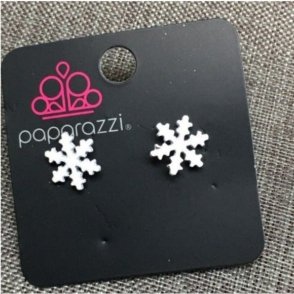Snowflake Stud Pierced Earrings Sparkle Snow White